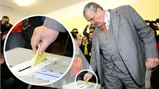 Karel Schwarzenberg vhodil v Sýkoici do volební urny hlasovací lístek bez...