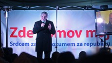 Milo� Zeman v pr�b�hu prezidentské kampan� procestoval celou republiku. Snímek...