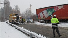 Kamion nevybral zatá�ku v �eských Bud�jovicích p�i výjezdu na �eský Krumlov u