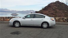 Pro �ty�i dosp�lé pasa�éry je altima dostate�n� velká, dost místa je na zadních...