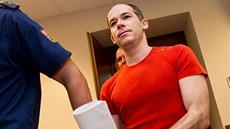 Ob�alovaný Martin Smékal u Krajského soudu v Hradci Králové. (21. 1. 2013) 