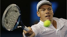 NESTA�ILO. Tomá� Berdych ve �tvrtfinále Australian Open bojoval, ale na Novak