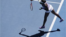 NA PODÁNÍ. Sloane Stephensová servíruje ve tvrtfinále Australian Open proti