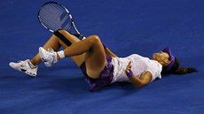 NA ZEMI. Li Na padá.