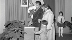 Fotograf ČTK Jindřich Finda fotil v červnu roku 1960 hlasování ve Žďáře nad...