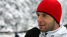 Sokolovský fotbalista Franti�ek D�í��al p�i zimní p�íprav� na b�kách.