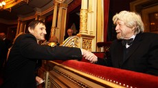 Martin Vaniak a Miroslav Ondíek (vpravo) v Národním divadle pi oslavách 120.