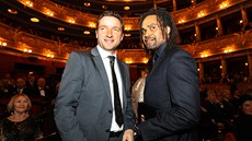 Vladimír micer a Christian Karembeu v Národním divadle pi oslavách 120.