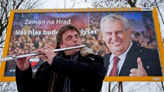 Miroslav Matjka zahrál hymnu Zemanovi na flétnu