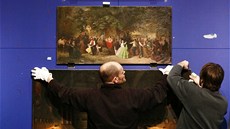 Obrazárna: St�na s plátny z majetku Masarykovy nadace.