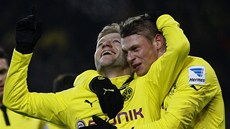 Jakub Blaszczykowski (vlevo) a Lukasz Piszczek slaví gól Dortmundu.