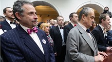 �eleznobrodský poslanec Václav Horá�ek (vlevo) p�i spole�ném focení s Karlem