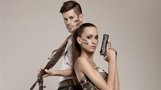 Michal Poliak a Elika Buková pózovali v army stylu