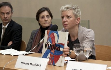 Helena Musilov pedstavuje katalog ke Kupkov vstav Cesta k Amorf.