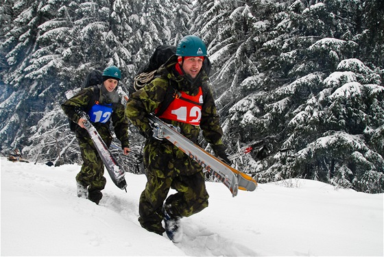 Extrémní armádní závod Winter Survival napí Jeseníky