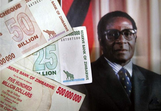 Zimbabwské dolary se kvli hyperinflaci tiskly bhem roku 2008 v milionových hodnotách. Te zem, v jejím ele stále stojí Robert Mugabe, pouívá dolary americké.