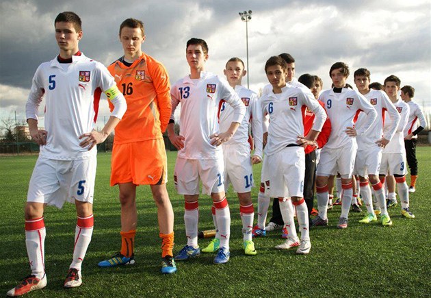 �eská fotbalová reprezentace do 16 let. V oran�ovém branká�ském dresu Vít