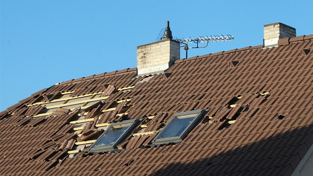 Vtr strhl stechu domu v krlovhradeck tvrti Kukleny (31. 1. 2013)