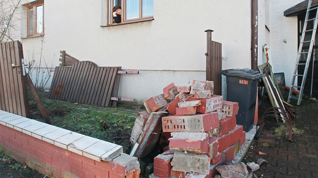 Vtr strhl plot u domu v krlovhradeck tvrti Kukleny (31. 1. 2013)