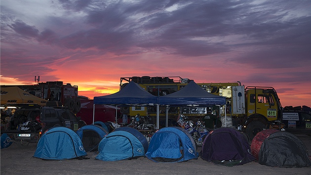 NON DAKAR. Pohled na skromn ubytovn astnk Rallye Dakar.
