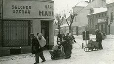 Odchod uherskobrodských id k urenému shromaditi v budov reálného...