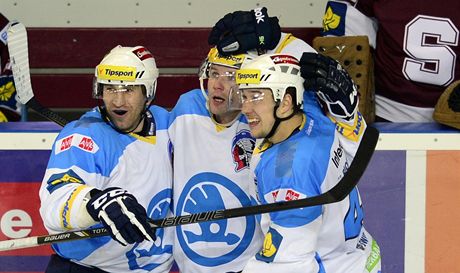 Radost plzeských hokejist, kteí ukonili jedenáctizápasovou sérii