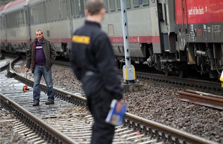 Vlak SDC projel v Peloui na ervenou a zastavil provoz na koridoru (ilustraní foto).