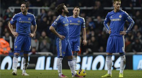 Hvzdy Chelsea pohromad: zleva Lampard, Mata, Terry, Torres.
