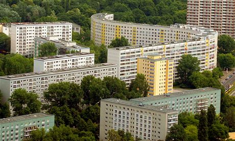 Zájemce o práci domovníka musí mít dobré komunikaní schopnosti a dokonale znát prostedí.Pirozenou autoritou mezi sousedy by si ml domovník zjednat respekt a pedejít tak konfliktm. (Ilustraní foto)