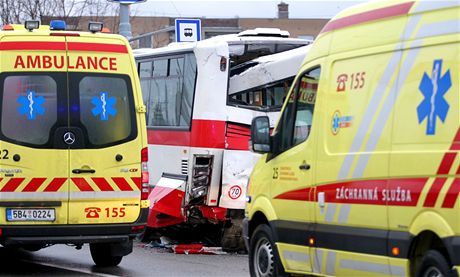 K nehod kamionu a autobusu vyrazily tyi sanitky. Ilustraní foto