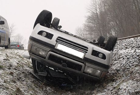 Ptadvacetiletý mu pracoval jako hlída na stavb. Z dlouhé chvíle si vak pjil firemní auto a opilý s ním zkouel v lese smyky. Na voze zpsobil padesátitisícovou kodu. Ilustraní snímek