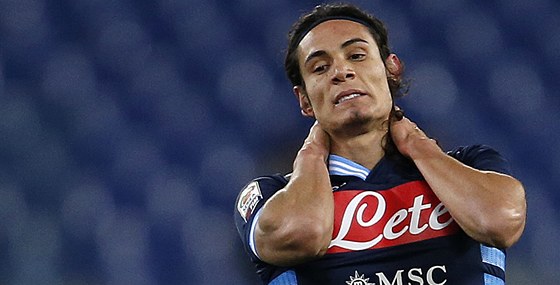 KODA. Edinson Cavani z Neapole lituje nepromnné ance z utkání proti Laziu.