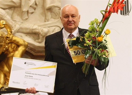 Podnikatel Josef Žáček během přebírání ocenění (6. února 2013)