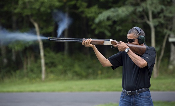 Barack Obama stílí na hlinné tere ve víkendovém sídle amerických prezident