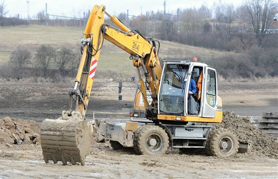 Zpráva o proraení potrubí bagrem se v Turnov rychle rozíila. Ilustraní snímek