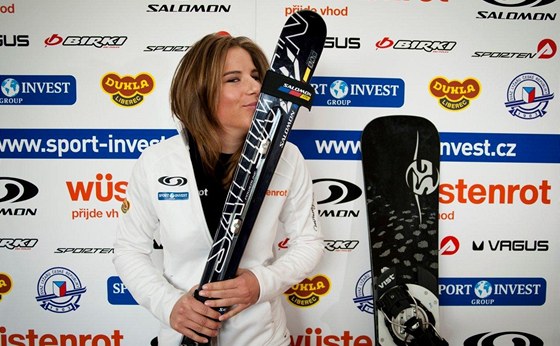 Ester Ledecká reprezentuje zemi ve snowboardingu a alpském lyování.