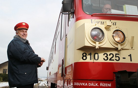 Výpraví Arnot Juránek na nádraí v Dolní Lipce. Stál u petice za obnovení