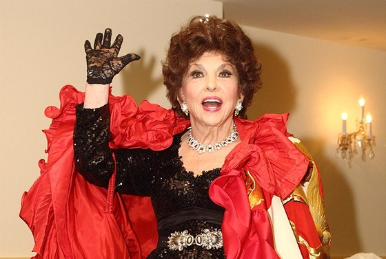 Gina Lollobrigida na vídeském Plese v opee (7. února 2013)