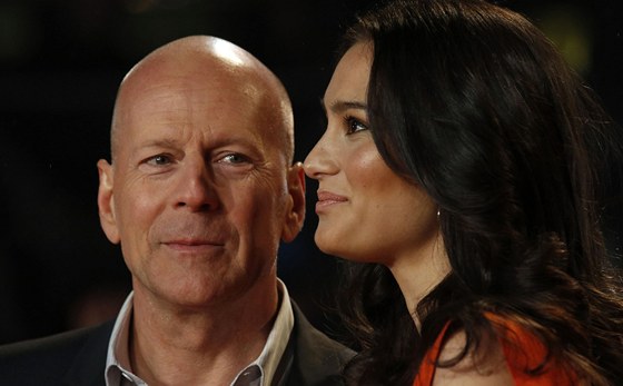 Bruce Willis a jeho manelka Emma Hemingová (7. února 2013)