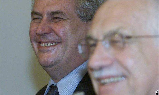 Překvapivé řešení a zázrak, vidí Klaus a Zeman opoziční smlouvu. Je jí 25 let