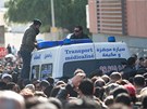 Sanitku s tlem pedáka tuniské opozice ukrí Bilajdem  pi cest z nemocnice