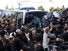 Sanitku s tlem pedáka tuniské opozice ukrí Bilajdem  pi cest z nemocnice