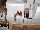 V nelegálním skladu byly i stovky lahví s etiketou Likérky Drak