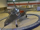 Íránský prezident Mahmúd Ahmadíneád pedstavuje nový bojový letoun Qahir 313,