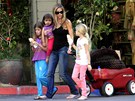 Denise Richardsová má ti dcery - osmiletou Sam, sedmiletou Lolu a adoptivní...