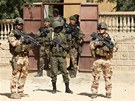 Francouzi spolu s maliskými vojáky hlídkují ve mst Timbuktu, které osvobodili