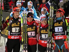 Smí�ená �tafeta �eských biatlonist� si vychutnává bronzové umíst�ní na domácím...