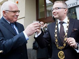 Otevření nové radnice Prahy 6 se účastnil i prezident Václav Klaus.