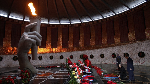 Rusk prezident Vladimir Putin pinesl vnec k vnmu ohni v den 70. vro bitvy u Stalingradu.