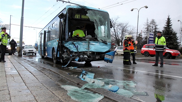 Sráka autobus v Brn-Slatin (5. února 2013)